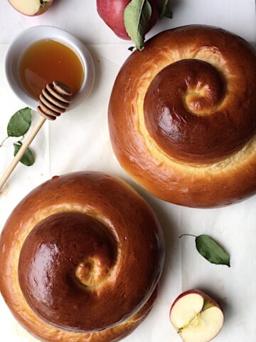 Cinnamon Raisin Round Challah