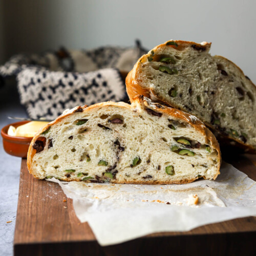 https://www.lionsbread.com/wp-content/uploads/2023/01/No-Knead-OLive-Bread-2-1-500x500.jpg