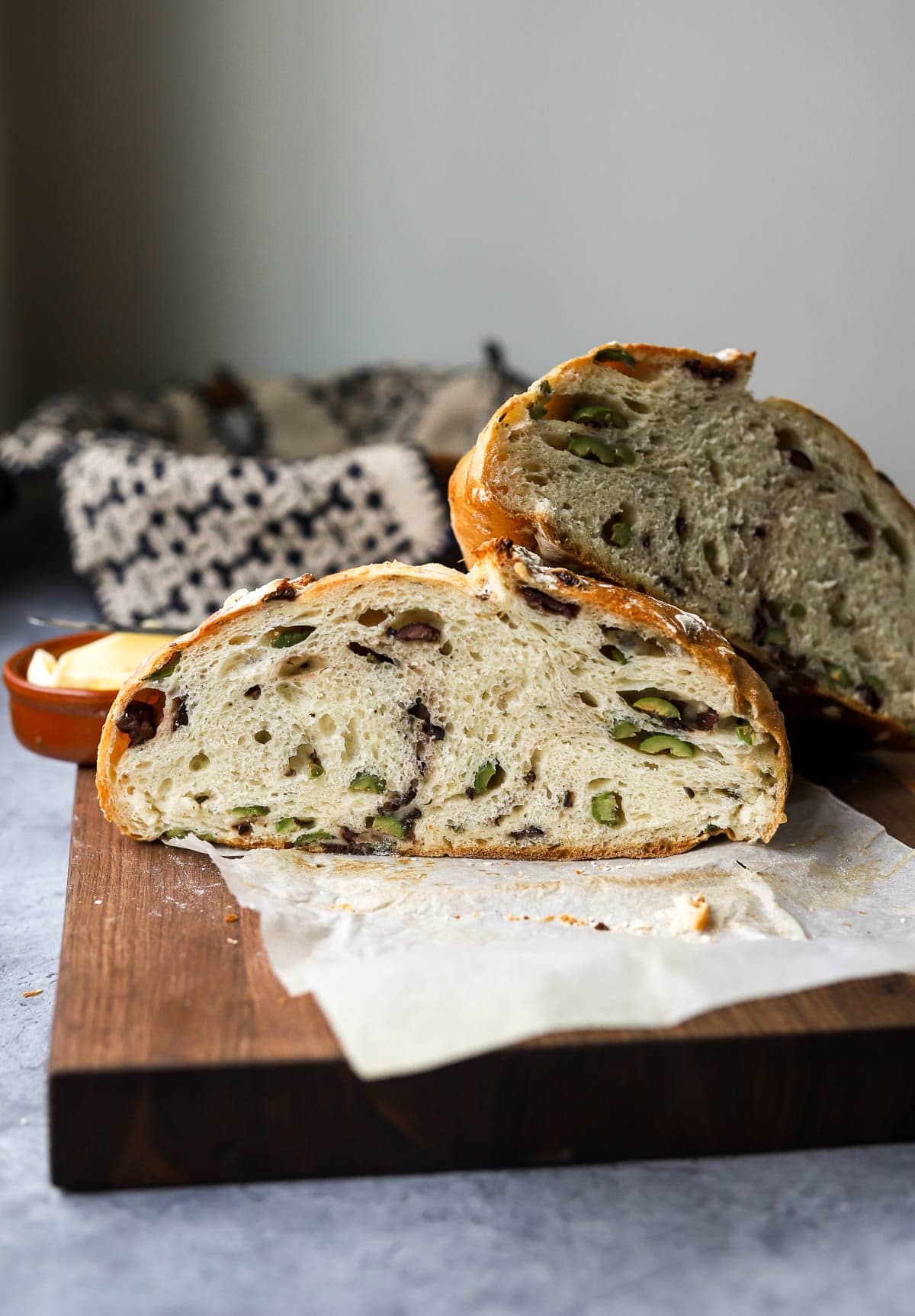 No Knead Skillet Olive Bread - Diethood