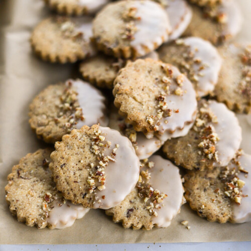 brown-butter-maple-pecan-cookies_lions-bread-13